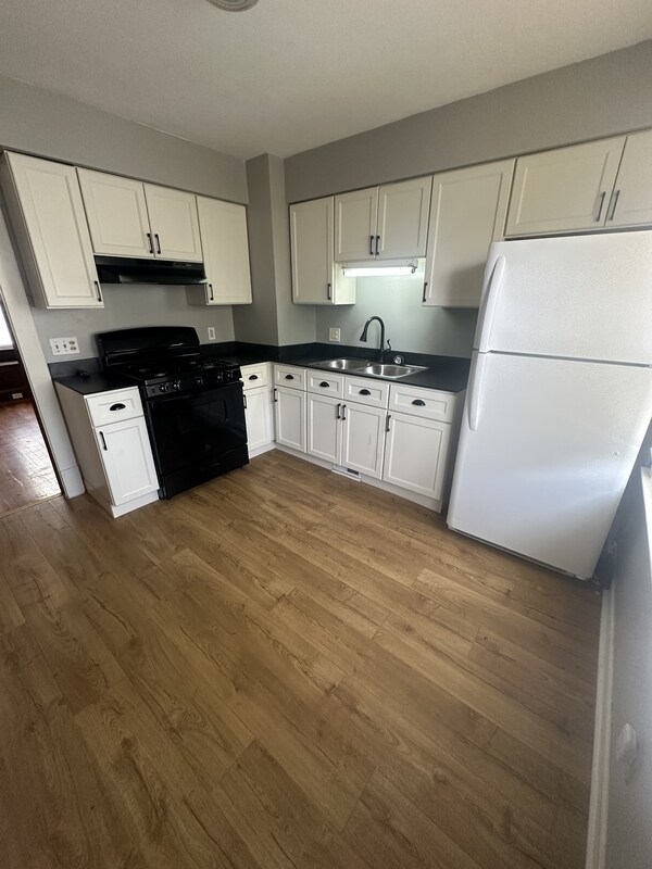 Building Photo - 9611 Larnder Ave
