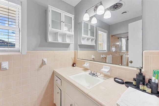 Building Photo - 9622 Fairdale Ln