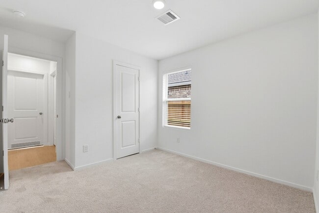 Building Photo - 26815 Rosebay Wds Dr