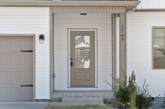 Building Photo - Pet Friendly Four Bedroom!