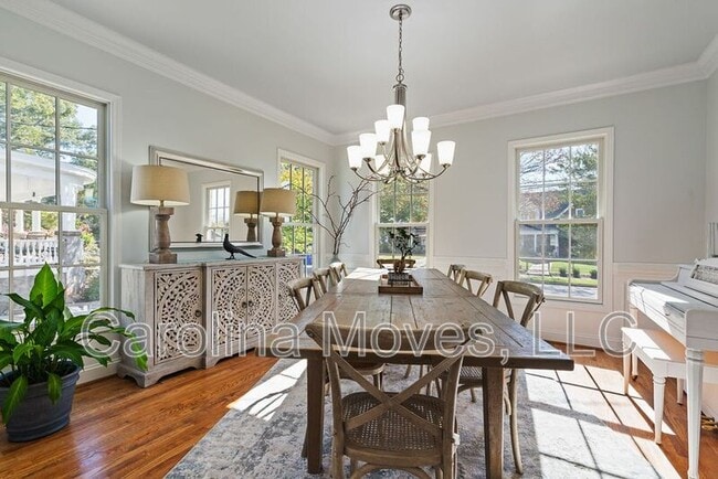 Building Photo - 7 James St