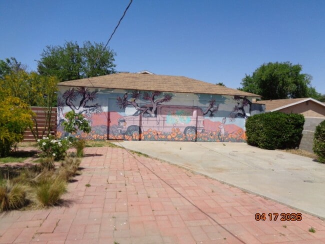 Building Photo - Cute and Clean One Story in Central Lancaster Offering 1328 sq. ft.