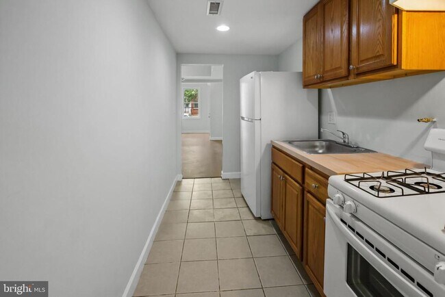 Building Photo - 182 36th St NE