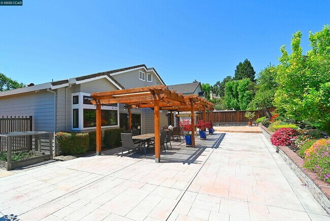 Building Photo - 800 Beaver Creek Ct