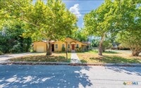 Building Photo - 609 S Pecan Ave