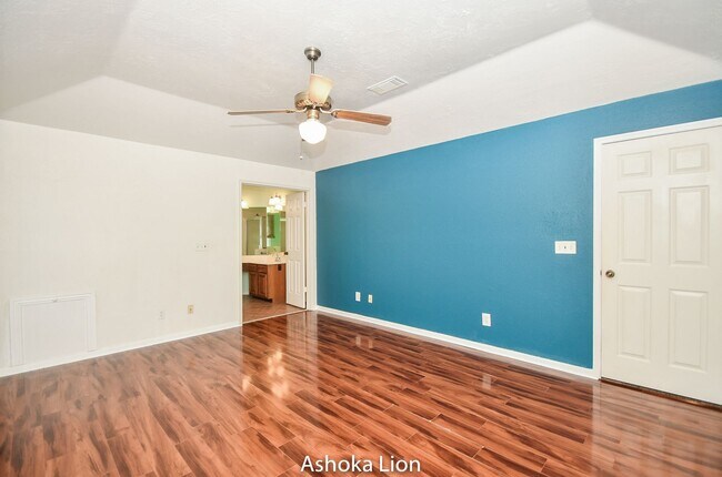 Building Photo - Gorgeously designed home with 4 bedrooms and 2.5 baths. A must see!