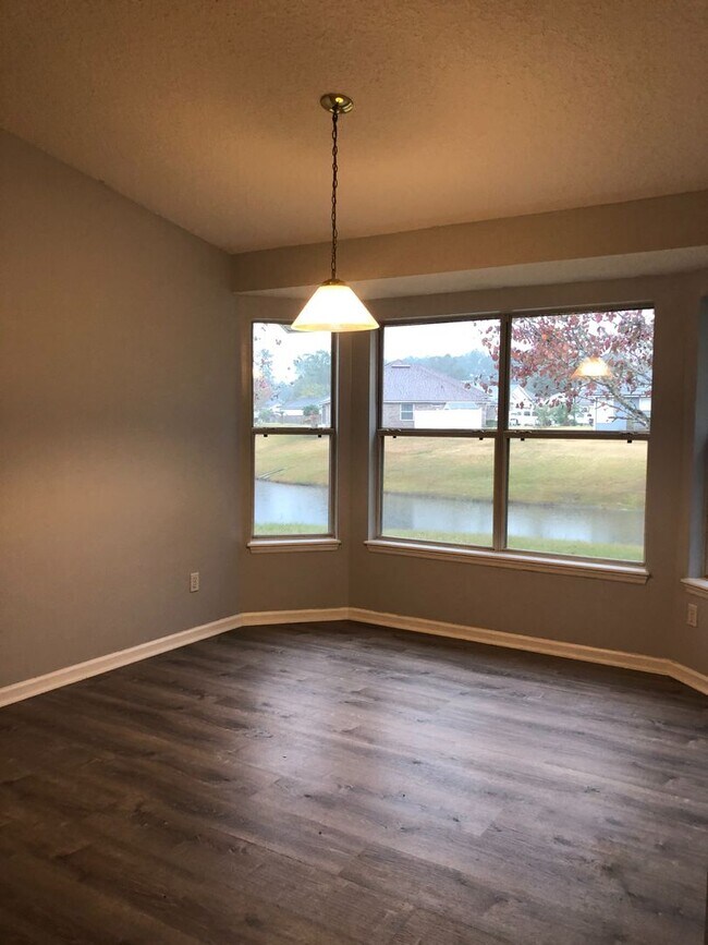 Building Photo - Cute Spacious Westside Home