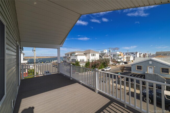 Building Photo - 105 Arizona Ave