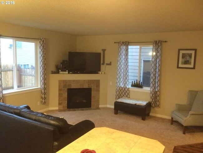 Building Photo - North Plains Single Family Home