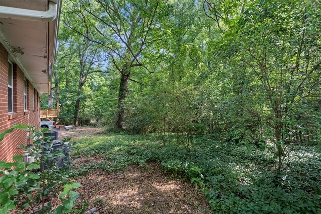Building Photo - Available mid-June! 2 Bed Duplex In The He...
