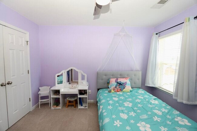 Building Photo - 3260 Matthews Dr