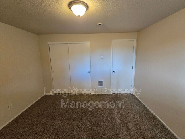 Building Photo - 2911 NW Ashwood Dr