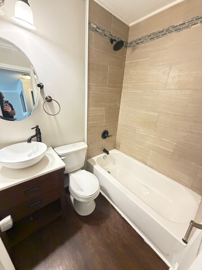 Building Photo - 2Bed/1Ba Duplex close to Downtown Concord Fully Renovated with Laundry Room on Site