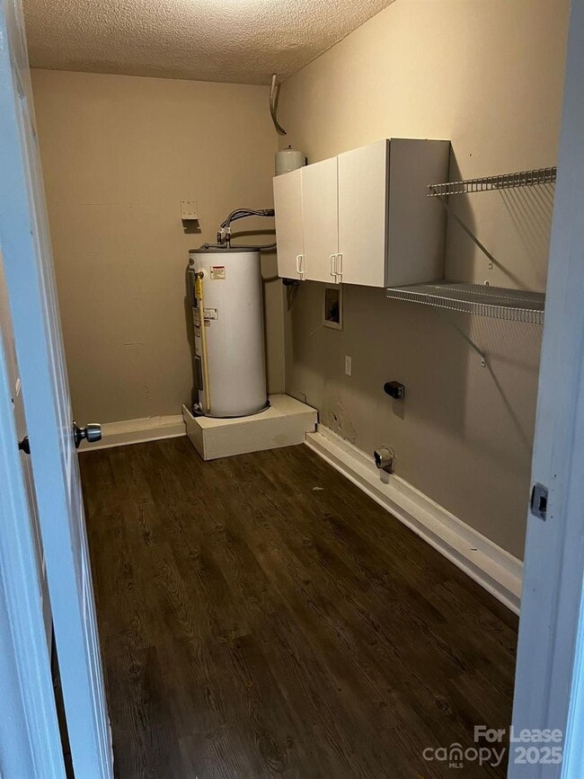 Building Photo - 4521 Regal Oaks Rd