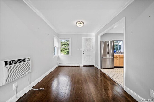 Building Photo - 228 Oakwood Rd