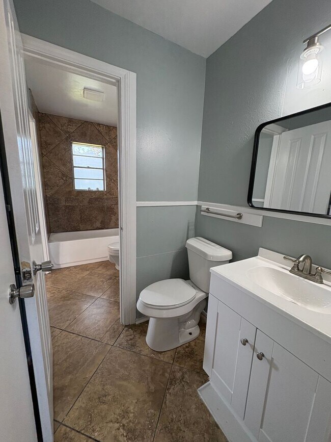 Building Photo - Awesome home with lots of space and storage!