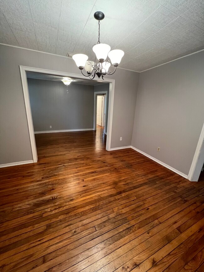 Building Photo - 171 Crenshaw St