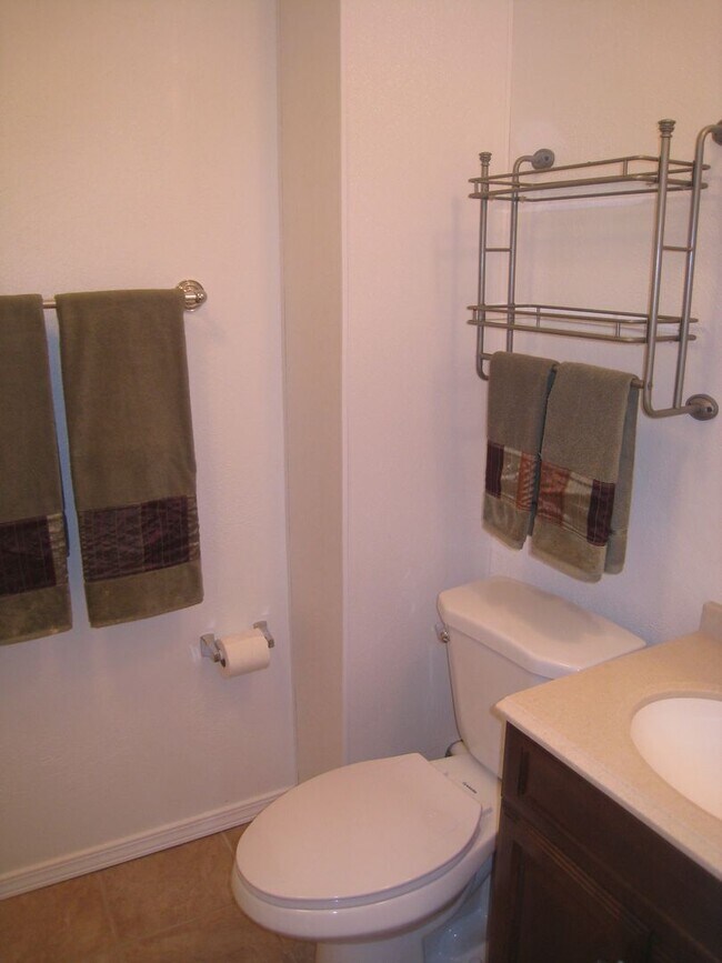 Building Photo - 2105 3rd Ave