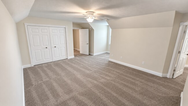 Building Photo - 5914 S Glenview Dr