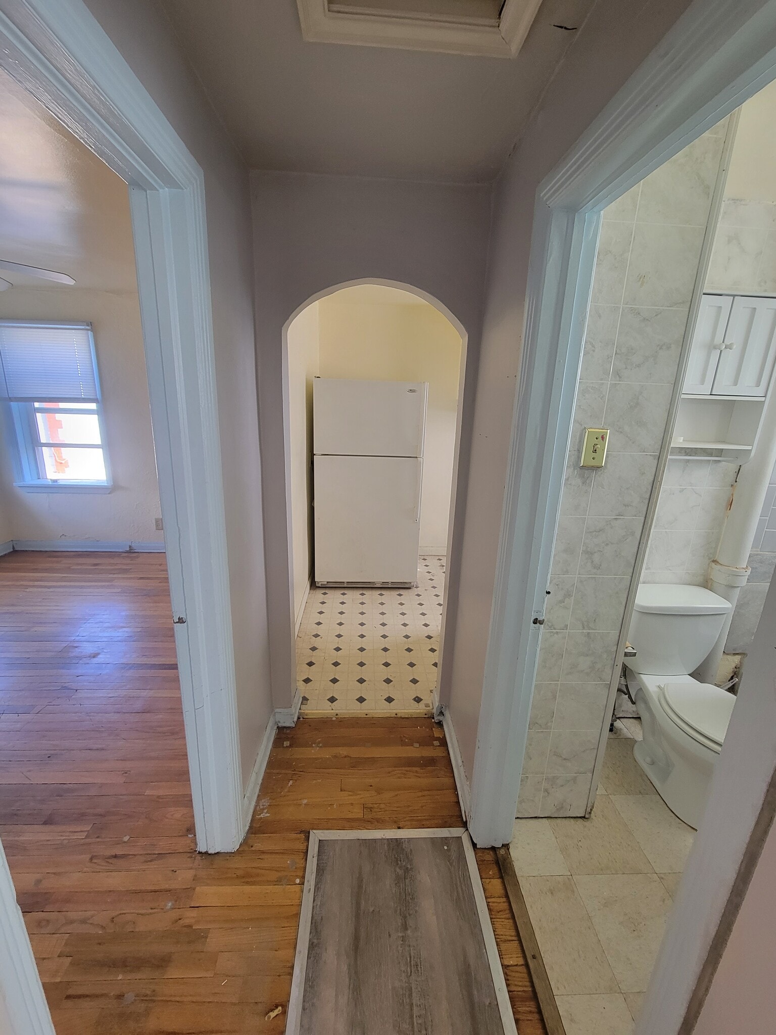 Building Photo - 2406 E 10th St