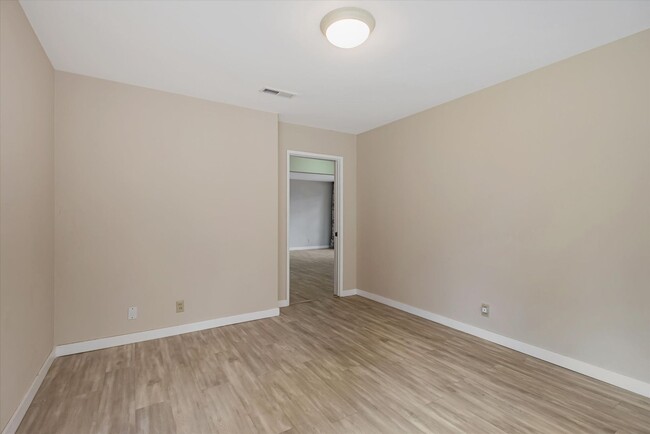 Building Photo - Awesome Quiet Cul-de-sac in Menlo Park