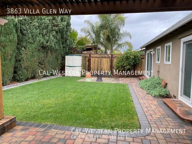 Building Photo - 3863 Villa Glen Way