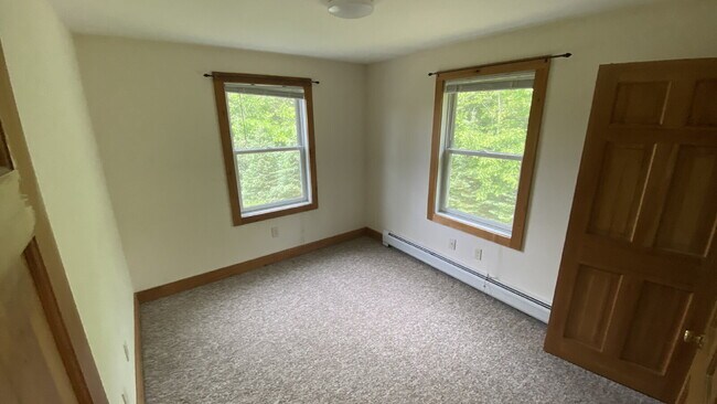 Building Photo - 275 Mast Rd