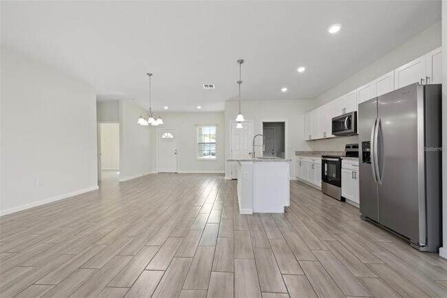 Building Photo - 719 Martin Ln