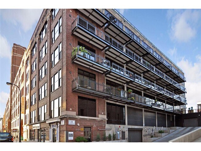 Building Photo - 618 N Washington Ave