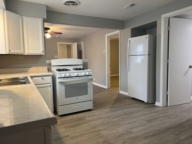 Building Photo - 5122 30th Pl