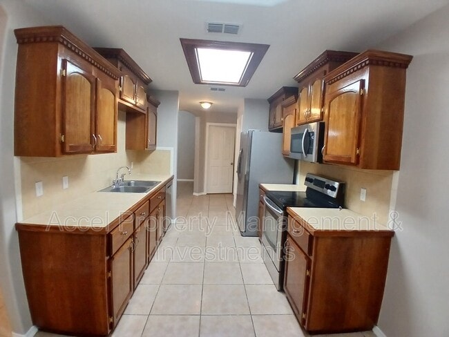 Building Photo - 3216 Ginger Ave