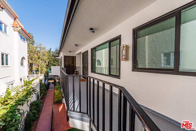 Building Photo - 722 Lincoln Blvd