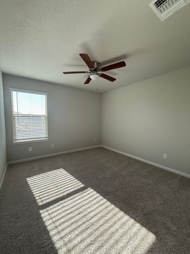 Building Photo - Charming 3-Bedroom Duplex in New Braunfels...