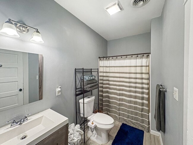 Building Photo - Spacious 3 Bedroom in Richmond