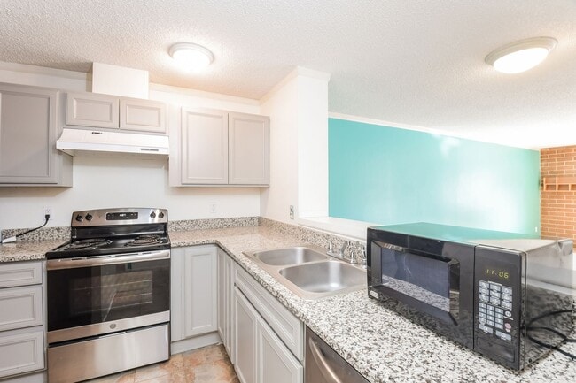 Primary Photo - Charming 1-Bedroom Condo in Plaza de Monac...