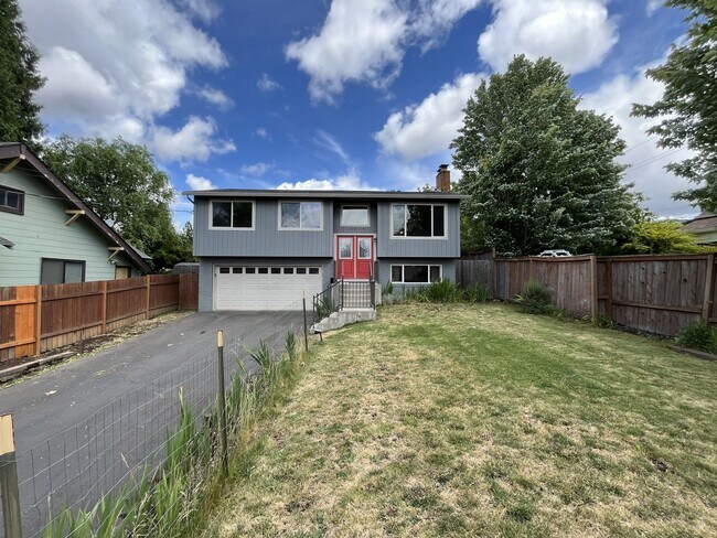 Building Photo - Spacious Milwaukie Home with Bonus Room, Large Fenced Yard and Shed/Workshop