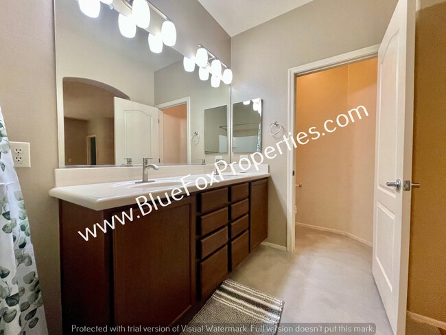 Building Photo - 2428 E Emerald Moon Dr