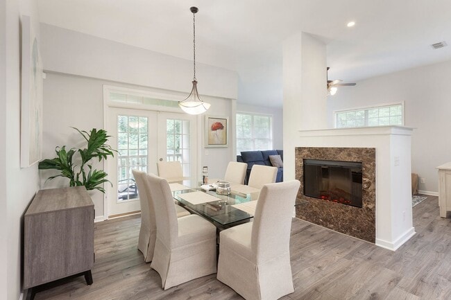 Building Photo - Top-Floor Corner Condo in Prime Location —...