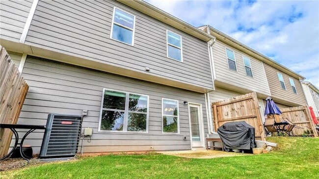 Building Photo - 3668 Acorn Dr