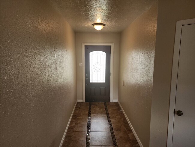 Building Photo - 715 Beechbend Dr