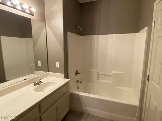 Building Photo - 50 Aura de Blanco St