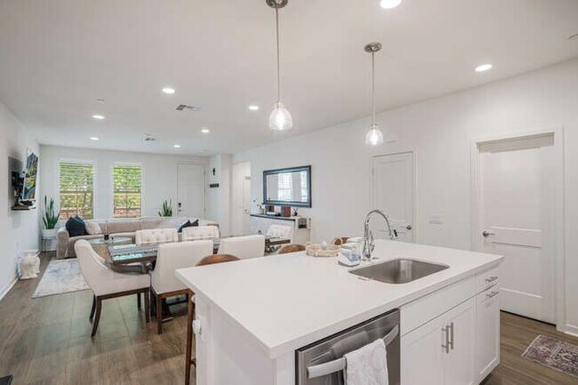 Building Photo - 110 Red Brick Dr
