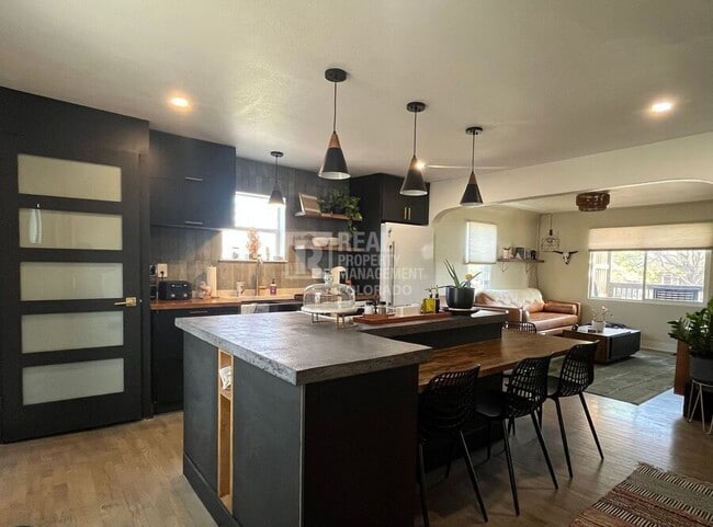 Building Photo - 108 Walnut St