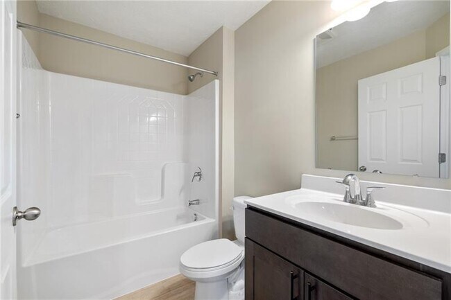 Building Photo - 2858 Canterbury Dr