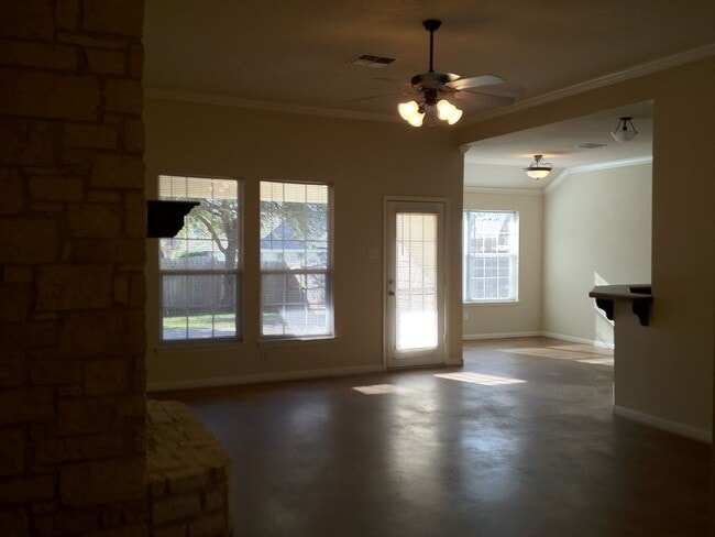 Building Photo - 301a