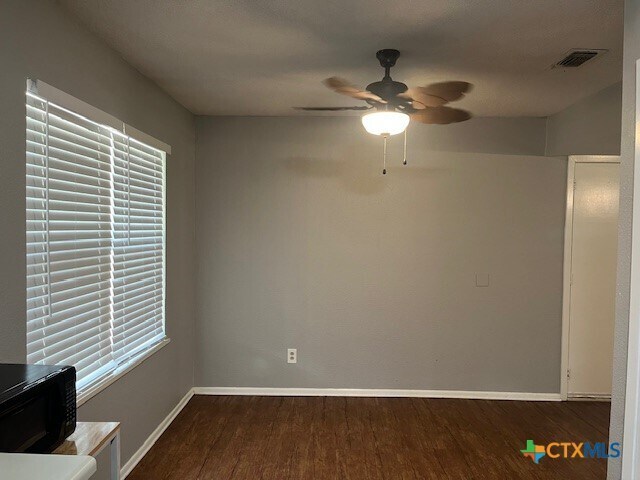 Building Photo - 1306 Carnation Ln