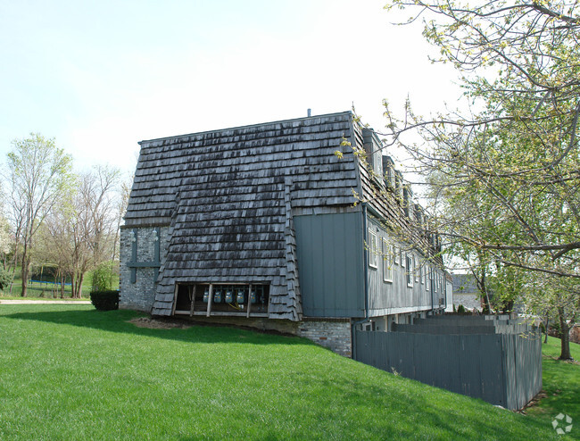 Building Photo - Birchrest Townhomes