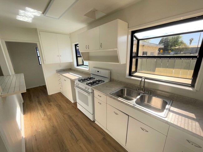 Building Photo - 740main