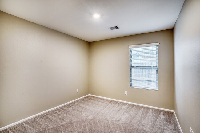 Building Photo - 9214 Burnet Flds Dr