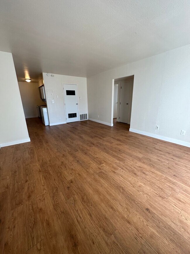 Building Photo - NShields636 (KC-LN-KB)